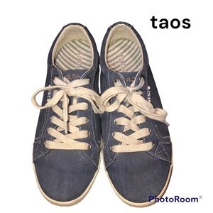 Taos Women’s Blue Washed Canvas Star Sneakers Sz 10.